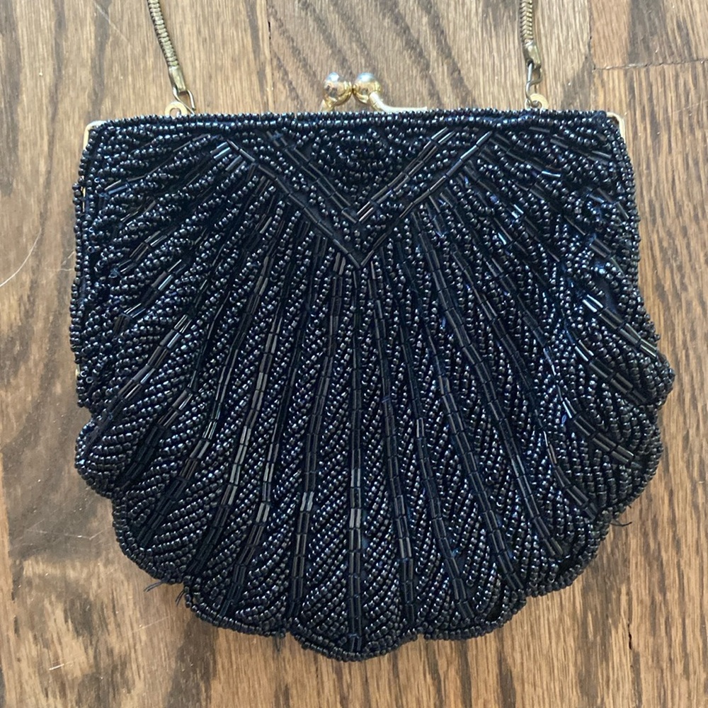 Vintage Black Clam Shell Beaded Snap Chain Purse